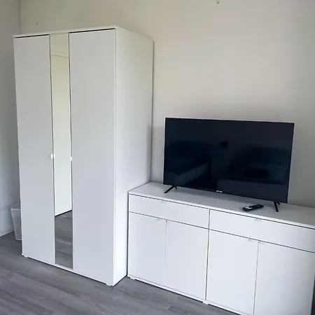 Bookandstay24 Com 2 Zimmerwohnung Mit Balkon, Kueche Und Parkplatz-10 *